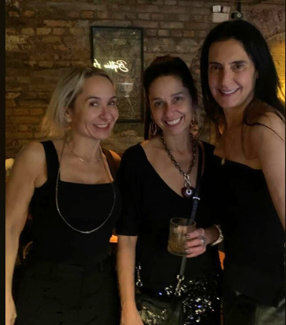 Sofia Refinetti Teixeira, Maria Refinetti e Luisa Refinetti Guardia no Encouraçado Butikin (Foto: Divulgação)
