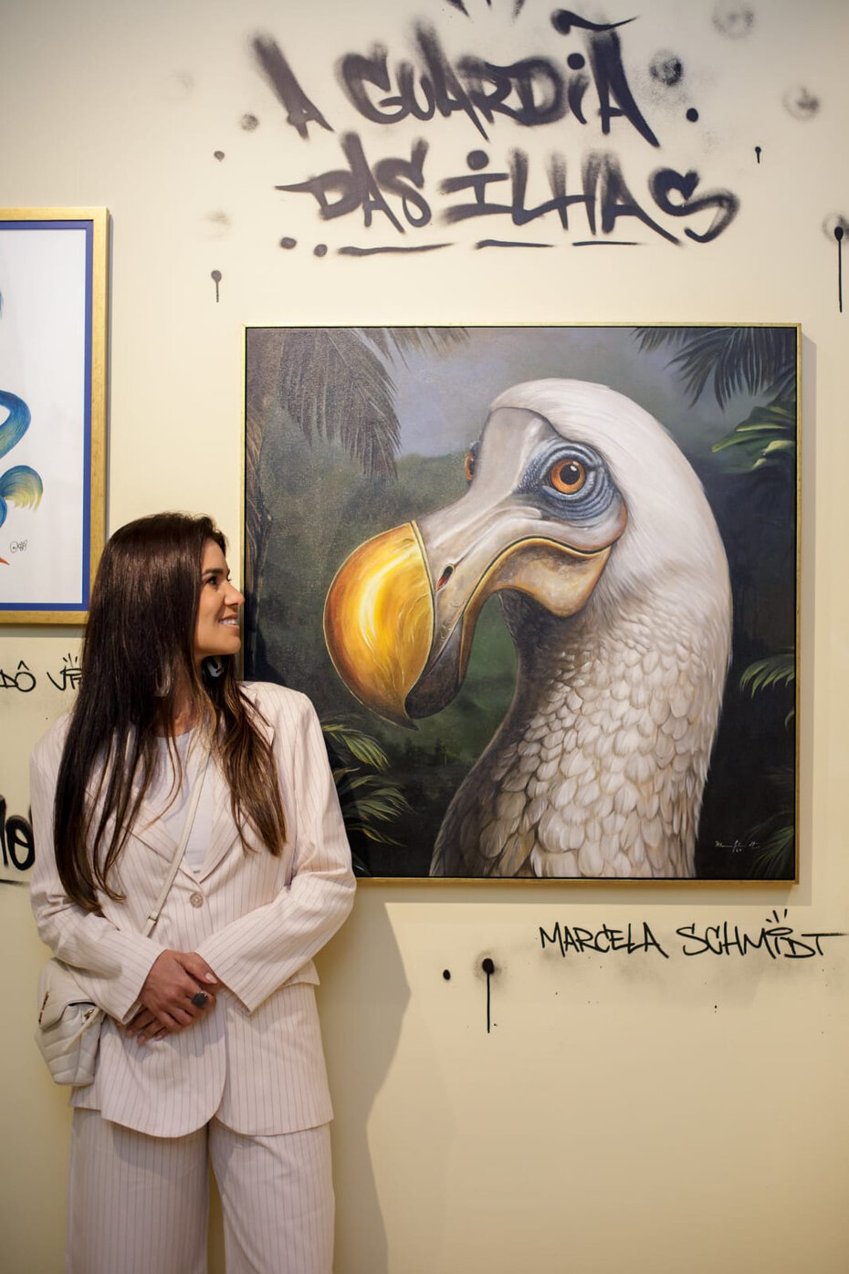 A artista Marcela Schmidt de Blumenau apresentou a obra A Guardiã das Ilhas (Foto: Divulgação)