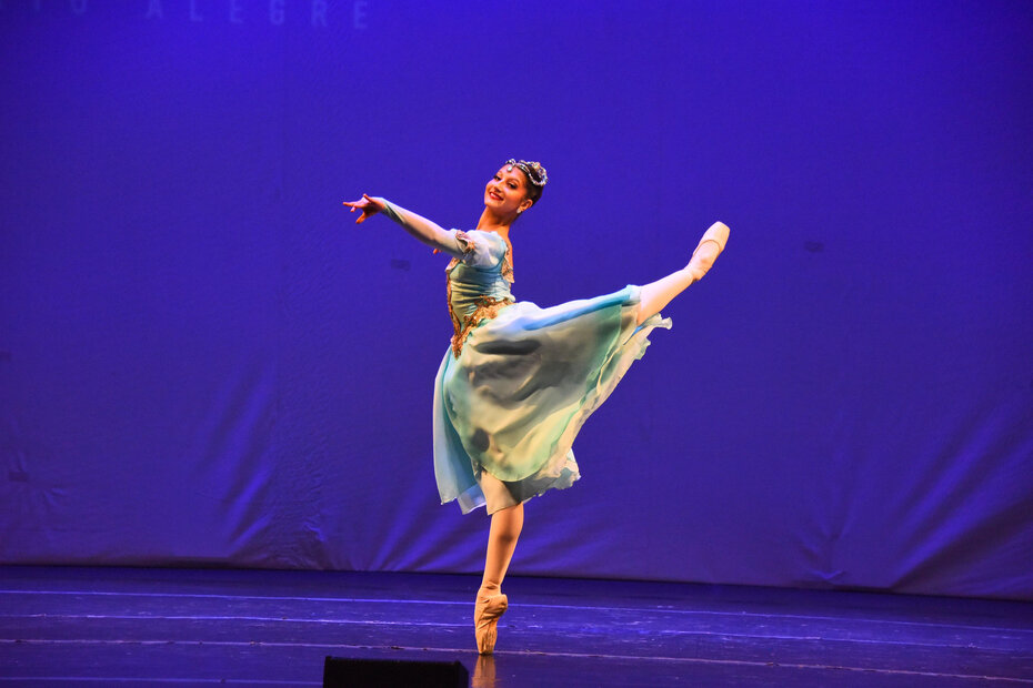 Antonia Colvara é uma das jovens bailarinas de destaque do Ballet Vera Bublitz (Foto: Solange Avelino/Divulgação)