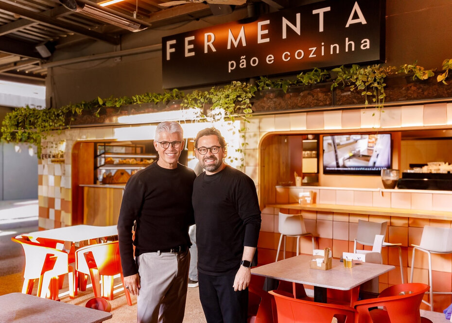 Nelson Ramalho e Adelar Kleinert, do MuleBule, na nova atração gastronômica do Quarto Distrito (Foto: Guilherme Flores/ Divulgação)