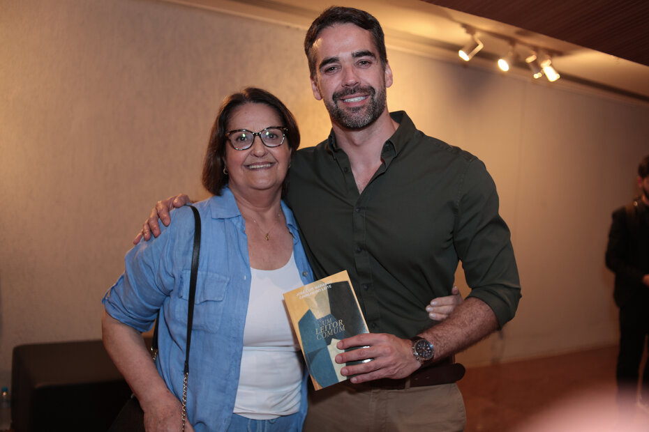 Rosa Eliana Figueiredo com o filho, o governador Eduardo Leite (Foto: Vini Dalla Rosa/Divulgação)