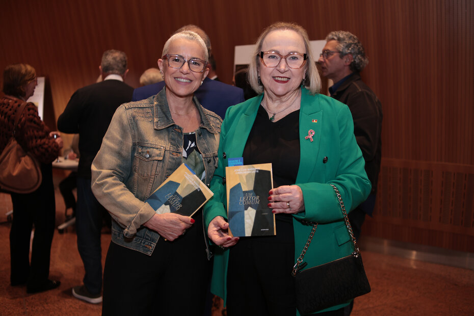 Beatriz Araujo, coordenadora do Banrisul Cultural, e Arita Bergmann, secretária estadual da Saúde (Foto: Vini Dalla Rosa/Divulgação)