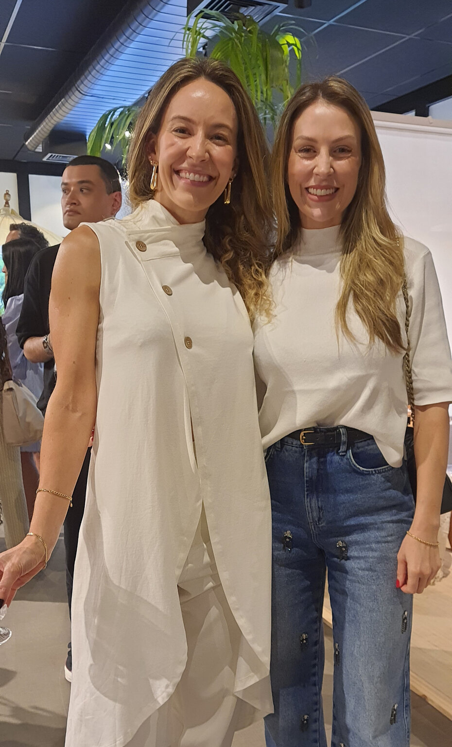 : Giovana Valente e Aline Dall'Agnol no evento que uniu moda e decoração (Foto: Divulgação)