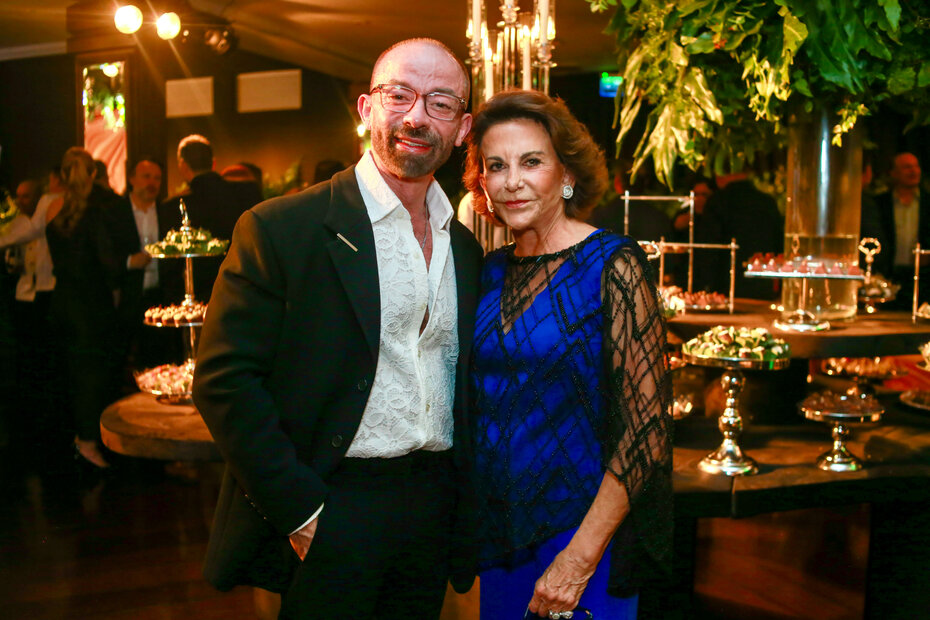 Sérgio Pacheco e Ana Mottin. O estilista criou alguns dos vestidos da festa (Foto: Lenara Petenuzzo/Divulgação)