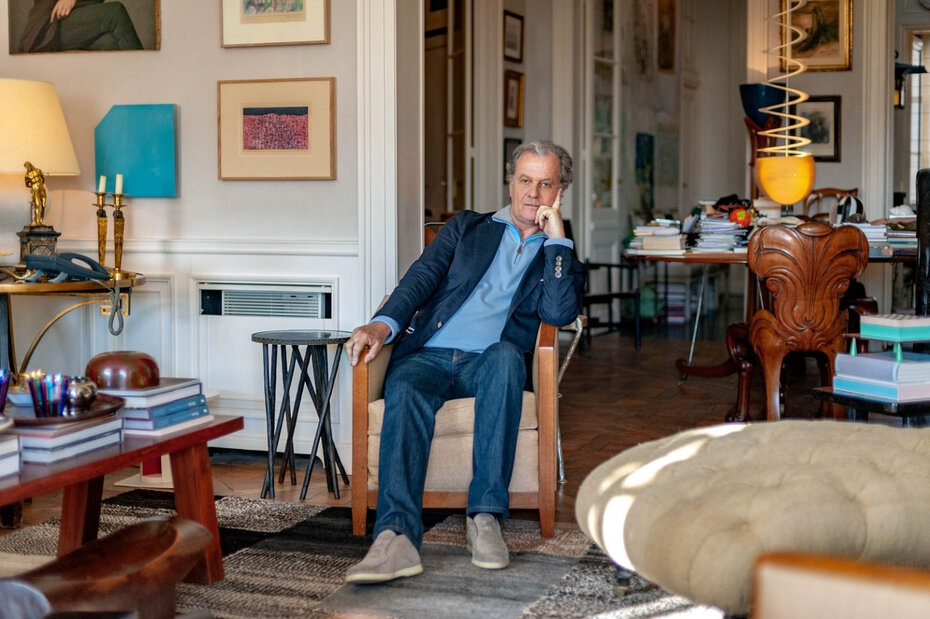 O decorador Jacques Grange conciliou estilos e peças antigas de várias épocas no hôtel particulier que reunia igualmente uma importante coleção de arte  (Foto: Alexia Antsakli/Divulgação)
