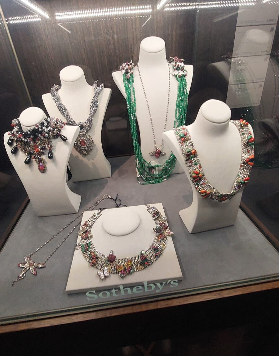 As fabulosas joias da princesa Niloufar Pahlavi atraíram as milionárias europeias e americanas (Foto: Divulgação)