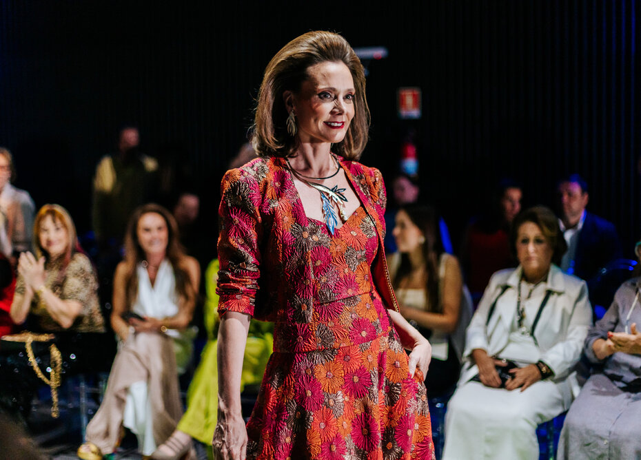 Fabiola Rohde Lopes com belo modelo de Felipe Veiga Lima (Foto: Franco Corrêa/Divulgação)
