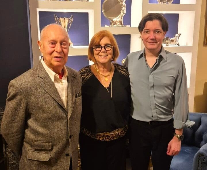 Participei do jantar em que recebiam Tania Mara Bonzanini e o filho Rodrigo Bonzanini. Bons temas a respeito de arte e história greco-romana foram comentados. (Foto: Divulgação)