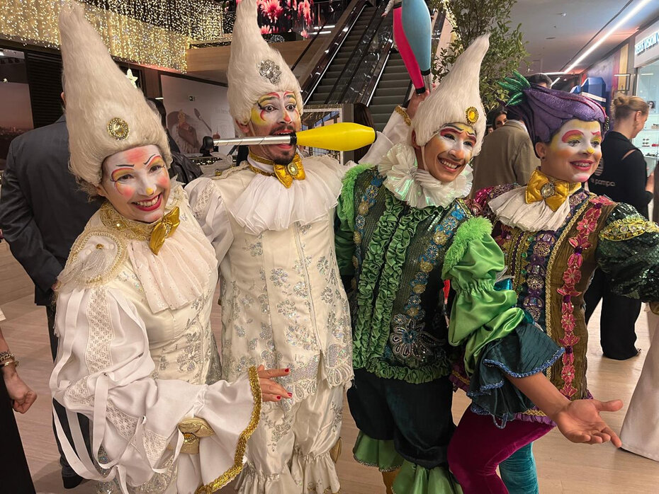 O Grupo Tholl: alegria e colorido na inauguração (Foto: Paulo Gasparotto/ Especial)