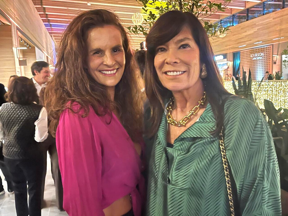 Mariana Bertolucci e Bettina Becker, esta muito cumprimentada pela chegada da neta Maria, filha de Mariana Barp e Pedro Teixeira Becker (Foto: Paulo Gasparotto/ Especial)