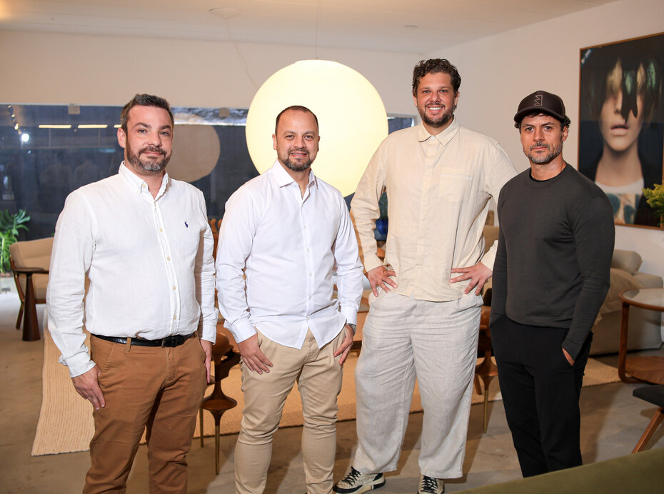 Mathias Reeps Sander, Davi Johann, Luia Mantelli e Zanini de Zanine na inauguração (Foto: Vini Dalla Rosa/Divulgação)