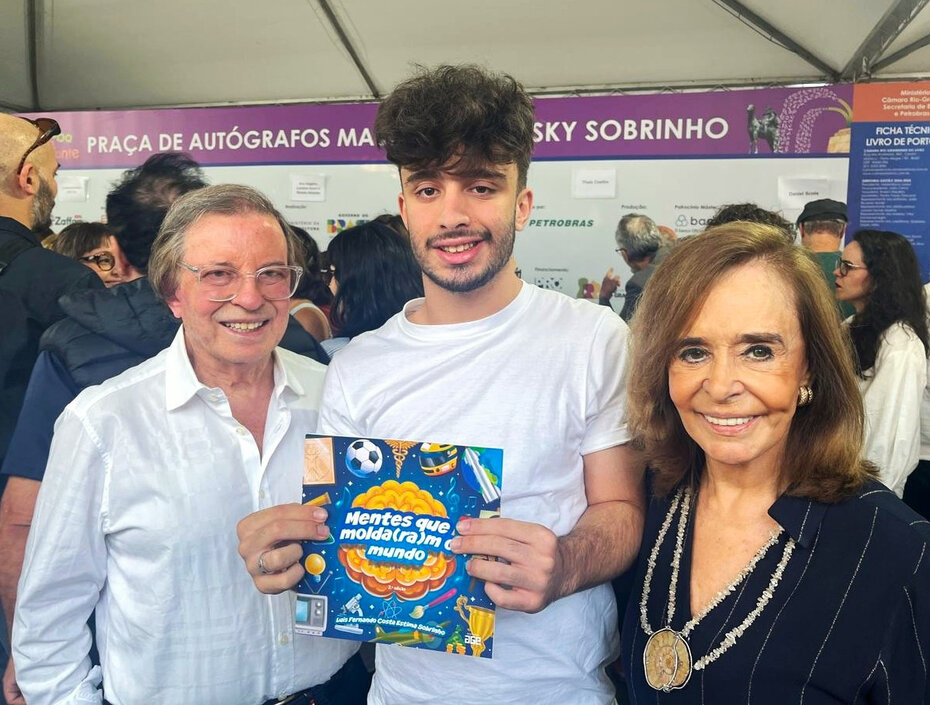 Luís Fernando Costa Estima Sobrinho entre os avós Luis Carlos Silveira e Neusa Silveira (Foto: Paulo Gasparotto/Especial)