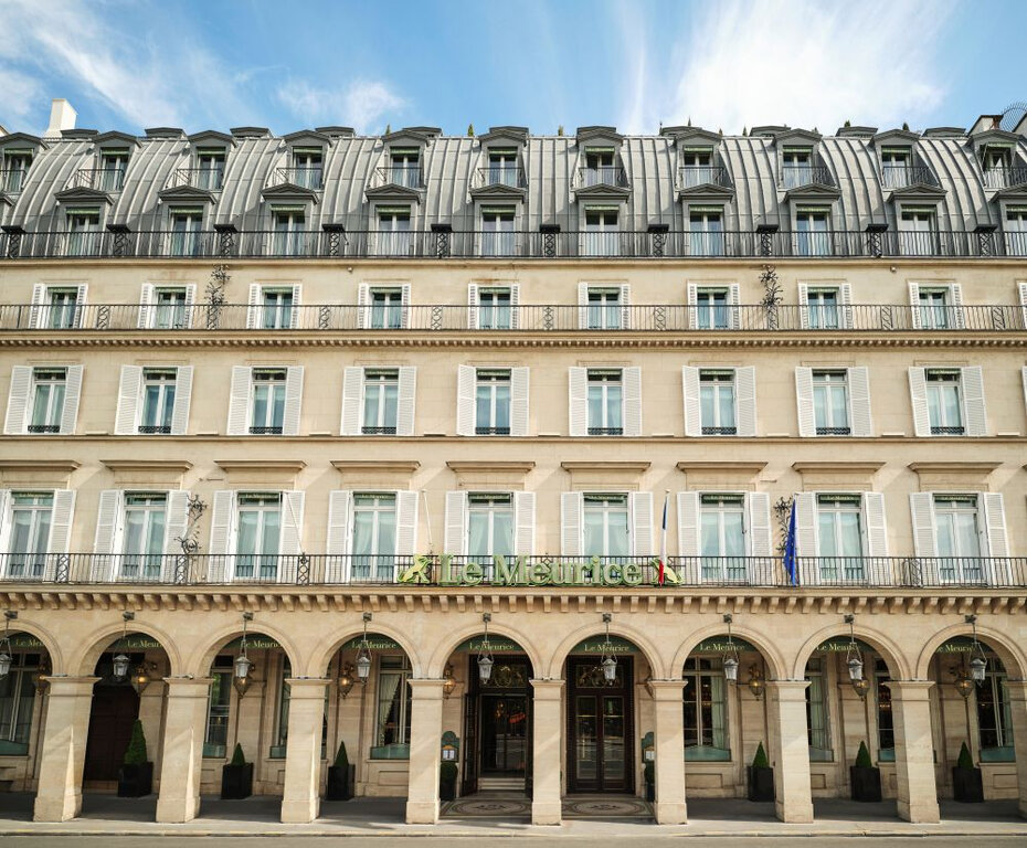 O belo hotel-palácio na capital parisiense (Foto: Divulgação)