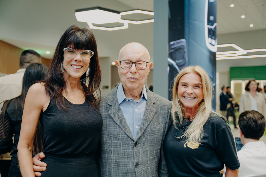 Durante o coquetel estive com Renata Vellinho Busnello e Andrea Duarte (Foto: Denison Fagundes/Divulgação)