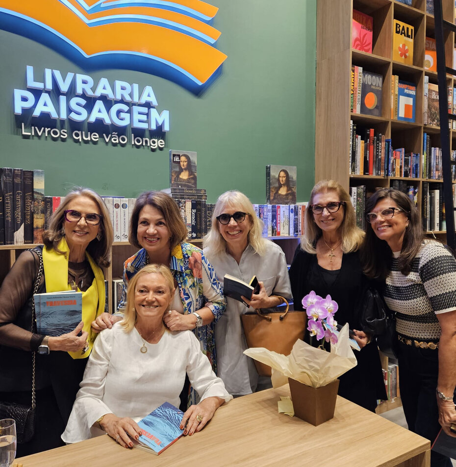 Glória Corbetta, Lisette Guerra, Laura Nunes Vieira, Mirna Iepsen, Cristina Villar e Lia Fleck na prestigiada sessão de autógrafos (Foto: Divulgação)