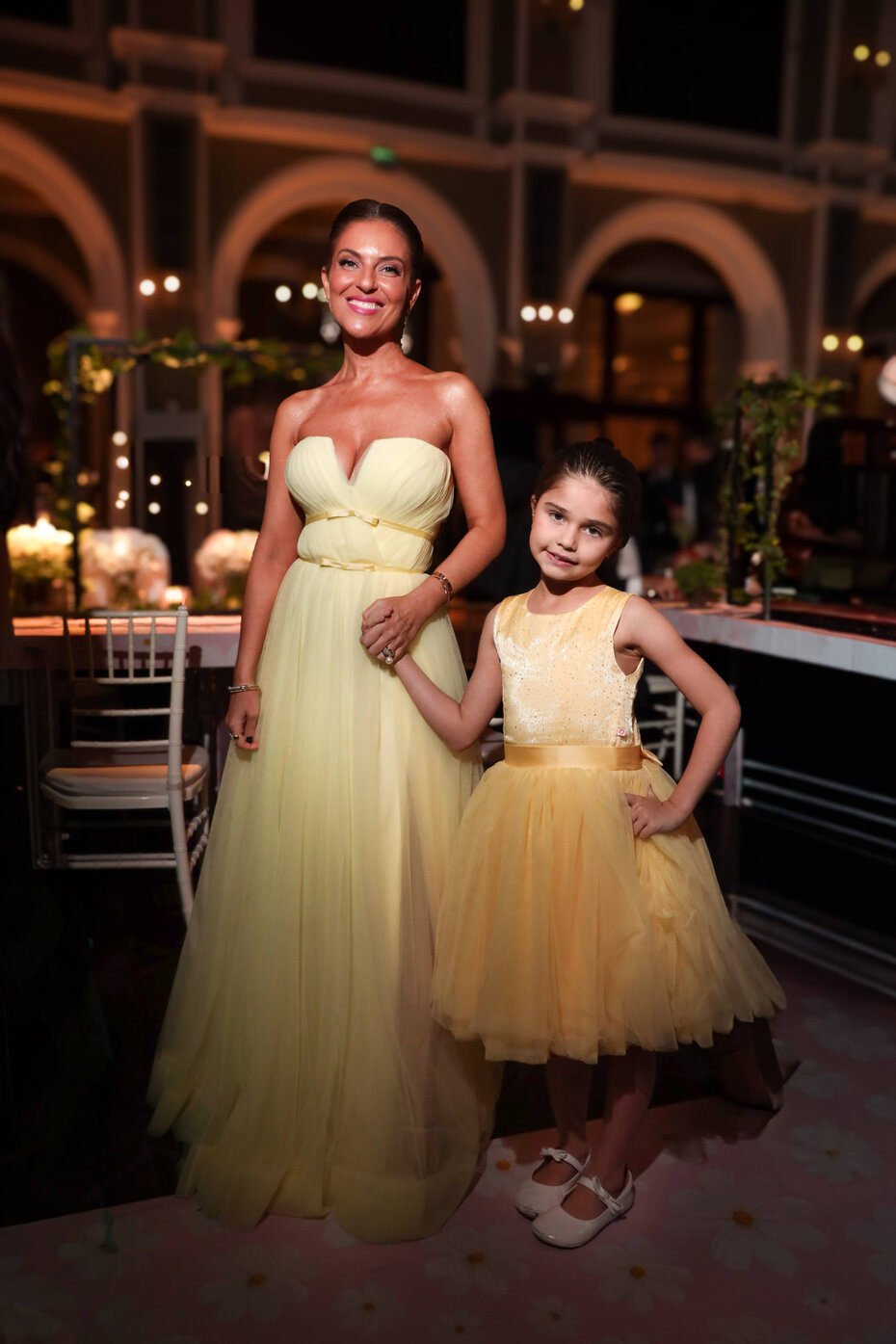 Xuxa Pires, organizadora da noite, com a filha Maria Antônia Minuzzi (Foto: Guilherme Flores/Divulgação)
