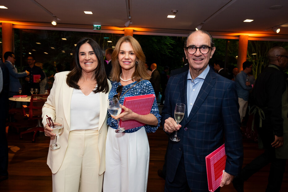 Lourdes Helena Rocha dos Santos, Márcia Sirotsky e Carlos Ache na noite de lançamento (Foto: Andrea Graiz/Divulgação)