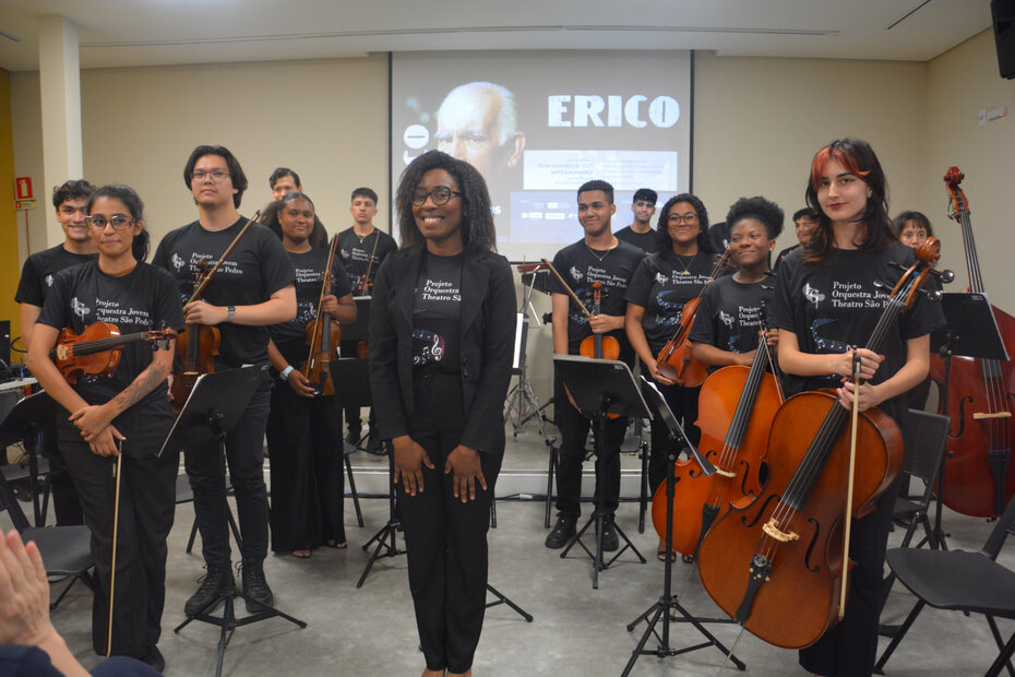 A Orquestra Jovem do Theatro São Pedro com a regência de Keliezy Severo fez uma bela apresentação (Foto: Ursula Schilling/Divulgação)