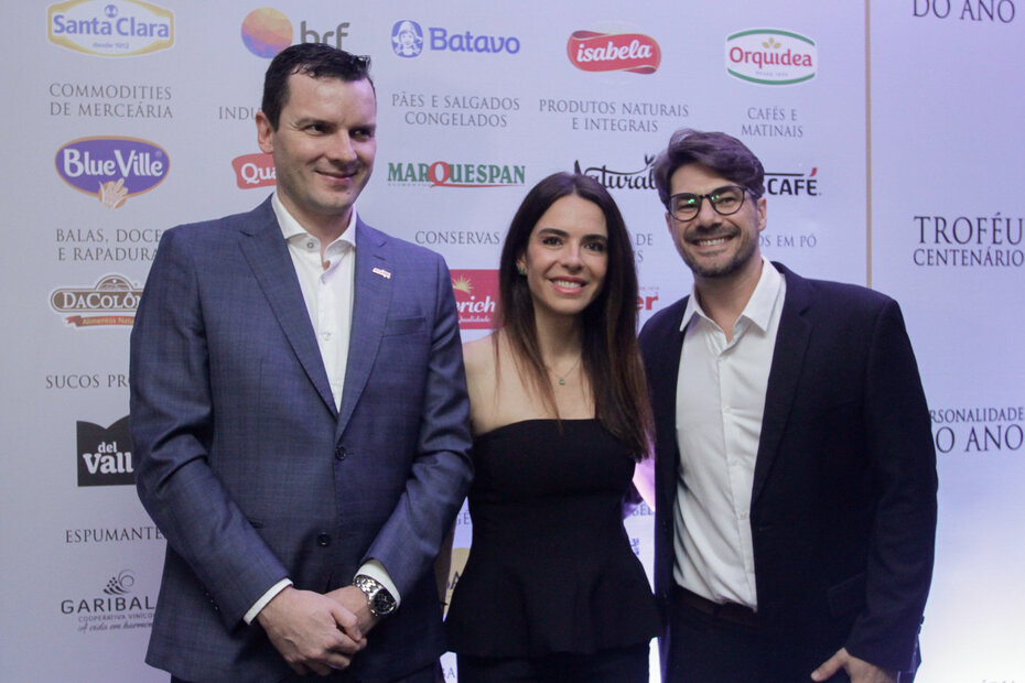 Lindonor Peruzzo Junior com a deputada Any Ortiz e João Paulo Franceschetto (Foto: Evandro Oliveira/Divulgação)