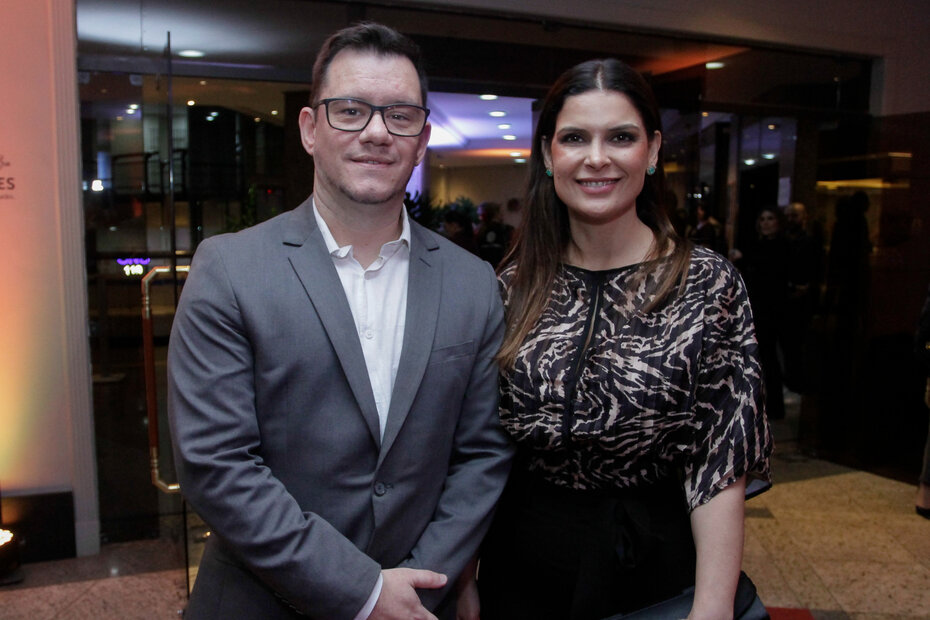 Francisco Brust e Fabiana Marques, assessora parlamentar da AGAS (Foto: Evandro Oliveira/Divulgação)