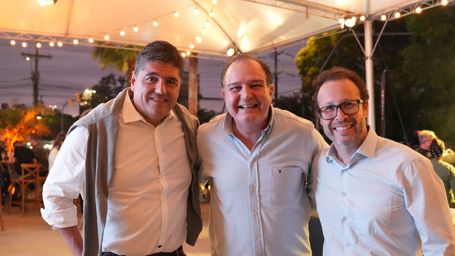 Marcos Beylouni, Luciano Leon e Felipe Melnick no lançamento do Paleta Atlântida 2026 (Foto: Gabriel Xavier/Divulgação)