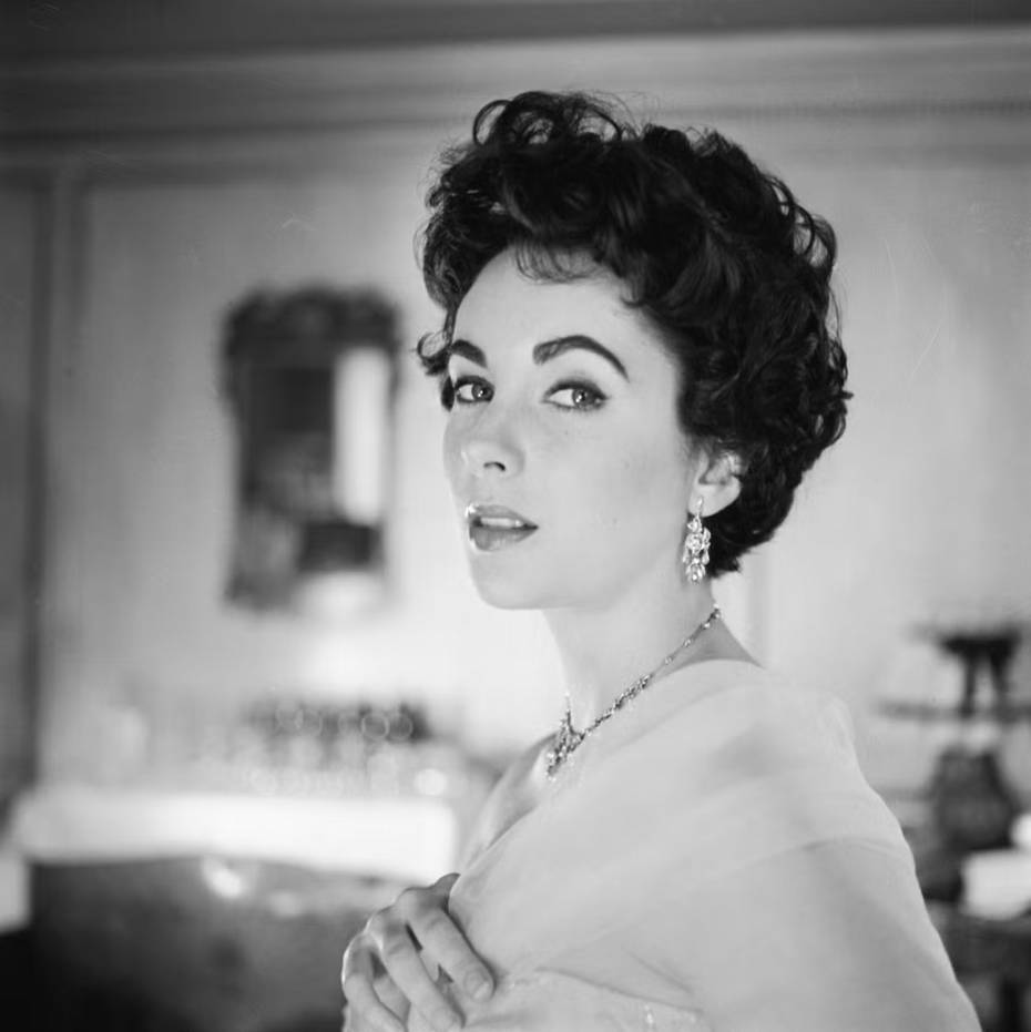 Elizabeth Taylor retratada por Beaton em 1955 (Foto: Cecil Beaton/Divulgação)
