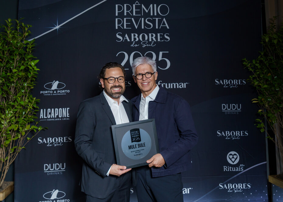 Adelar Kleinert e Nelson Ramalho: premiação pelo MuleBule (Foto: Guilherme Flores /Divulgação)
