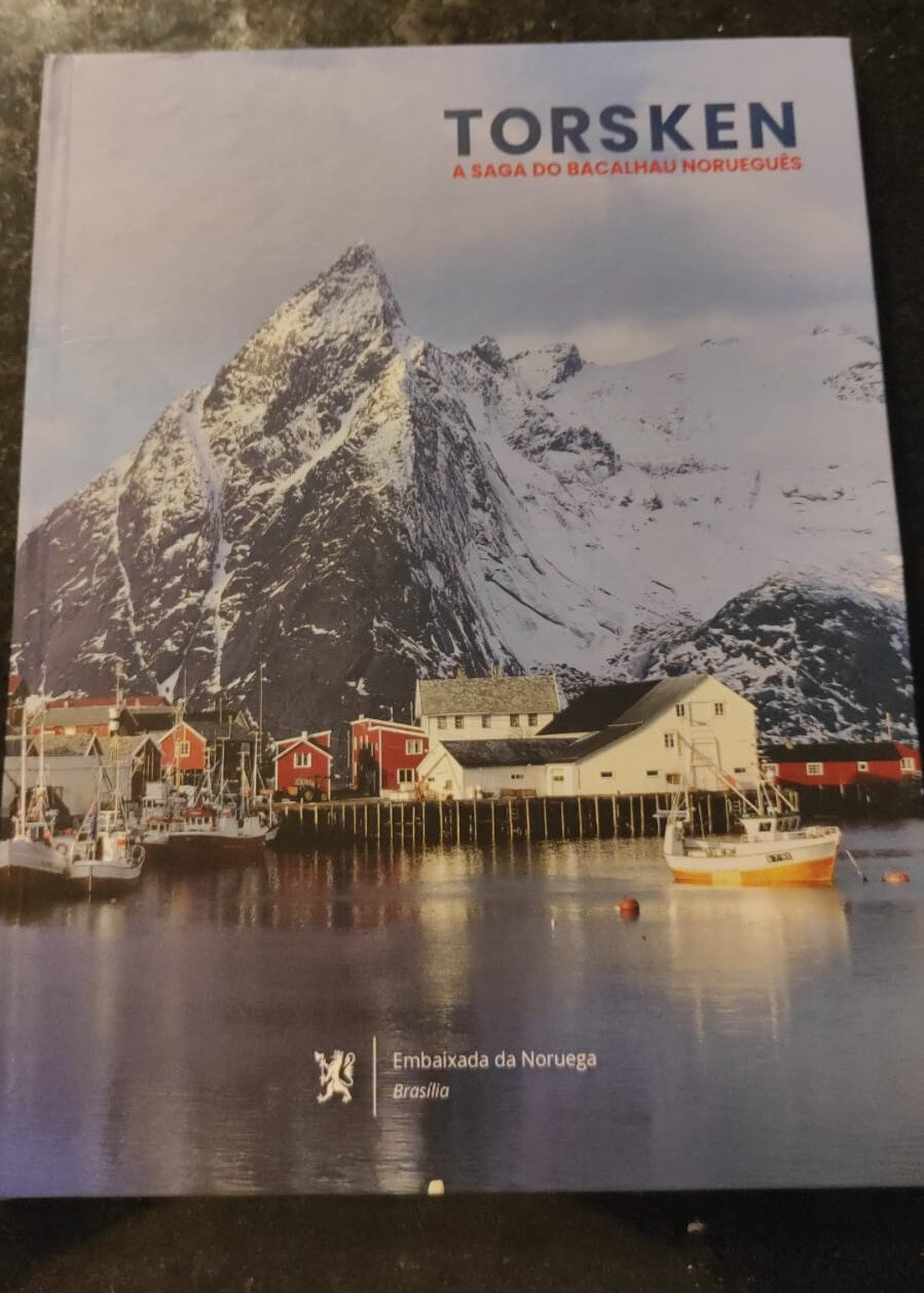 Livro entregue como lembrança aos convidados da festa (Foto: Divulgação)