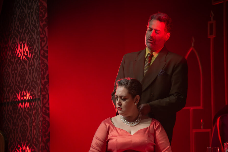 Yasmini Vargaz e Daniel Germano no bem encenado espetáculo (Foto: Divulgação)