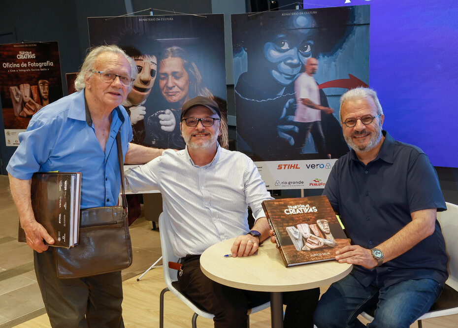 Eurico Salis recebeu Bez Batti e Jorge Audy no lançamento de seu último livro (Foto: João Mattos/Divulgação)