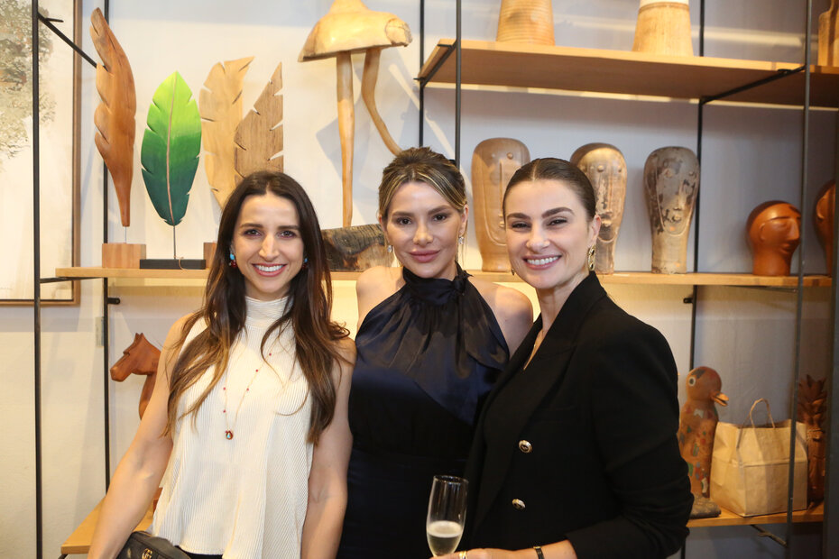 Aline Goergen, Gisela Knijnik, Bruna Razera participaram do coquetel de inauguração da exposição (Foto: Notre Design/Divulgação)