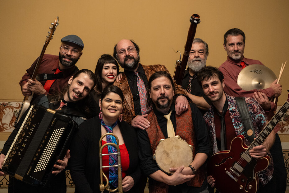 A banda Tum Toin Foin apresentará show no Espaço 373 (Foto: Vinícius Angeli/Divulgação)