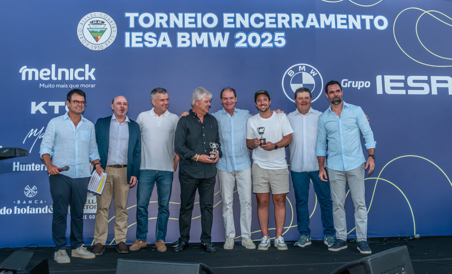 Nelson Pires, no centro da foto, com Felipe Becker e Rodolfo Becker, pai e filho, vencedores de um dos torneios (Foto: Evandro Leal/Divulgação)