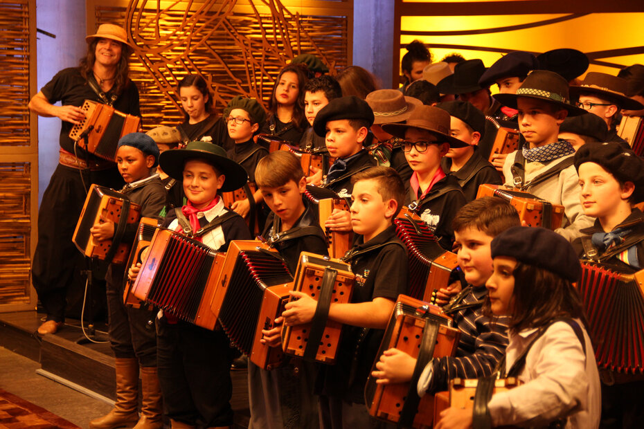 Renato Borghetti se apresentará na programação natalina com os alunos da Fábrica de Gaiteiros (Foto: Divulgação)