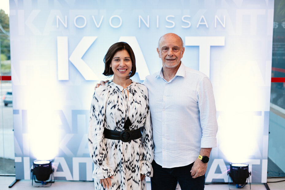 Claudia Silva com Marco Antônio Nahas durante o movimentado coquetel em que o novo SUV Nissan Kait foi a vedete (Foto: Rafael Daminel/Divulgação)