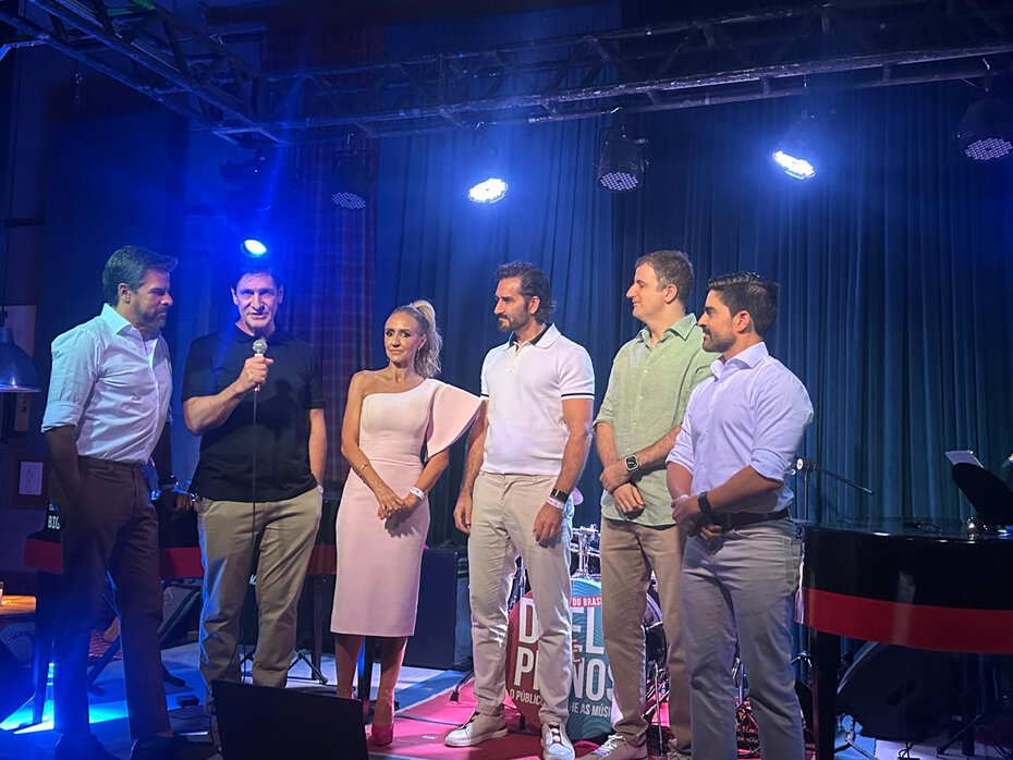 Os m&eacute;dicos Rubem Lang, Luis Fernando Salet, D&eacute;bora Pacheco, Charles Berres, Douglas Westphal e David Sena na &uacute;ltima edi&ccedil;&atilde;o do ano do Duelo de Pianos (Foto: Divulga&ccedil;&atilde;o)