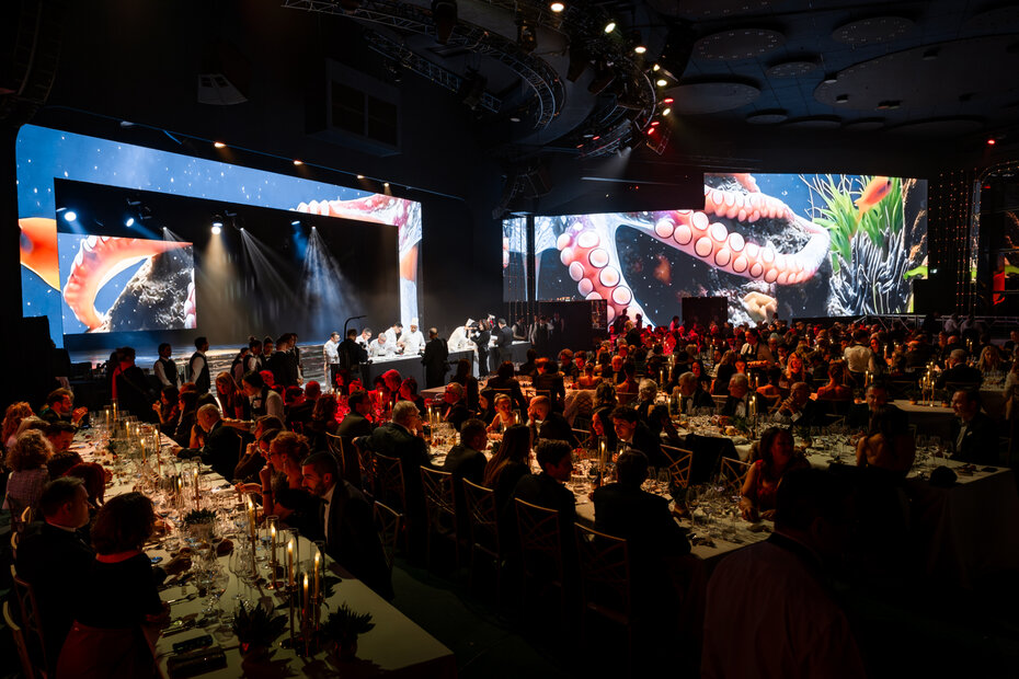 O tradicional jantar foi servido na Salle des Etoiles (Foto: SBM/Divulgação)