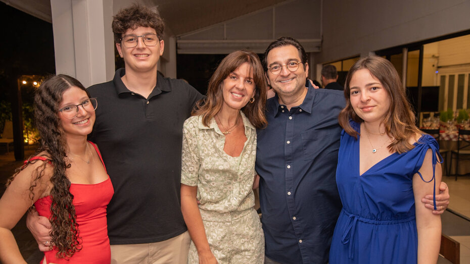 Carolina Brusque, Antonio Francisco Maisonnave Cisneros, Luciana Maisonnave, Francisco Cisneros e Luisa Cisneros (Foto: Tom Dinarte/Divulgação)