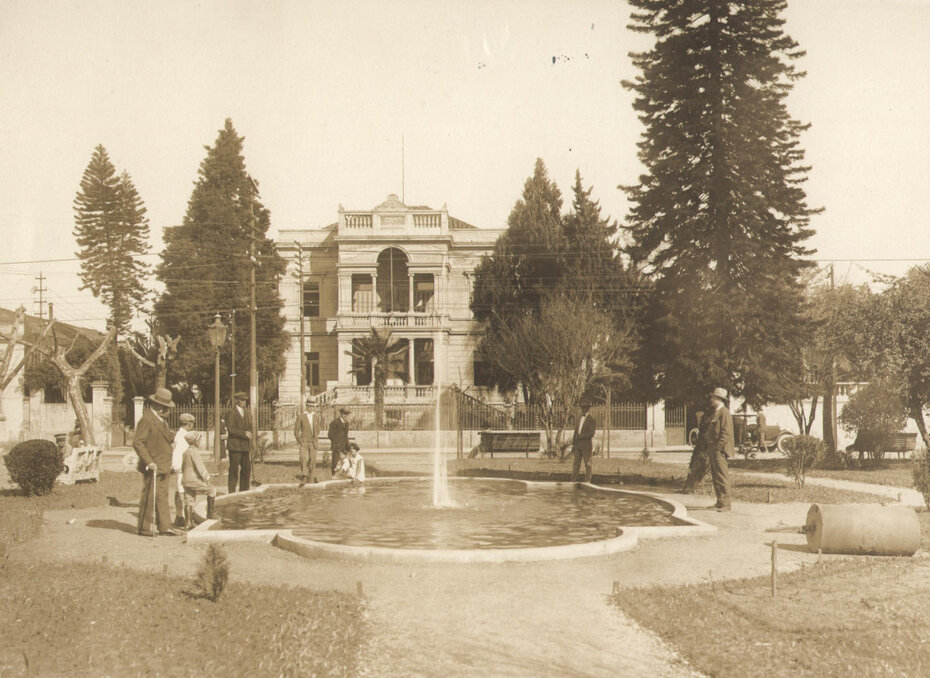 O imponente palacete ficava na Pra&ccedil;a J&uacute;lio de Castilhos e chamava-se Villa Palmeiro, anteriormente propriedade de Luiz Lara da Fontoura Palmeiro (Foto: Divulga&ccedil;&atilde;o)