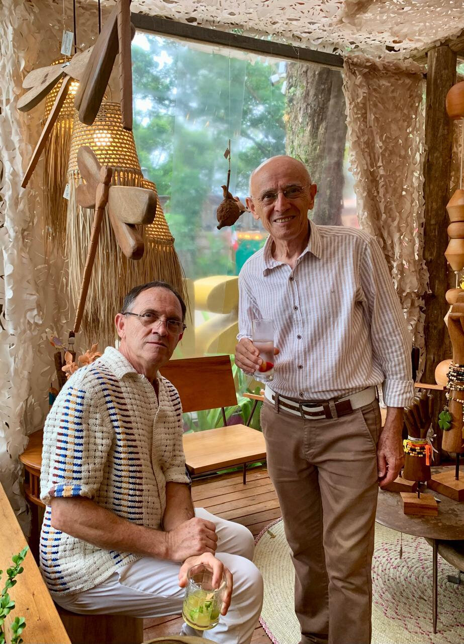 Os irm&atilde;os Elias e Helio Zorzi receberam os convidados juntamente Sandra Nunes na Twin Set, em Atl&acirc;ntida (Foto: Divulga&ccedil;&atilde;o)