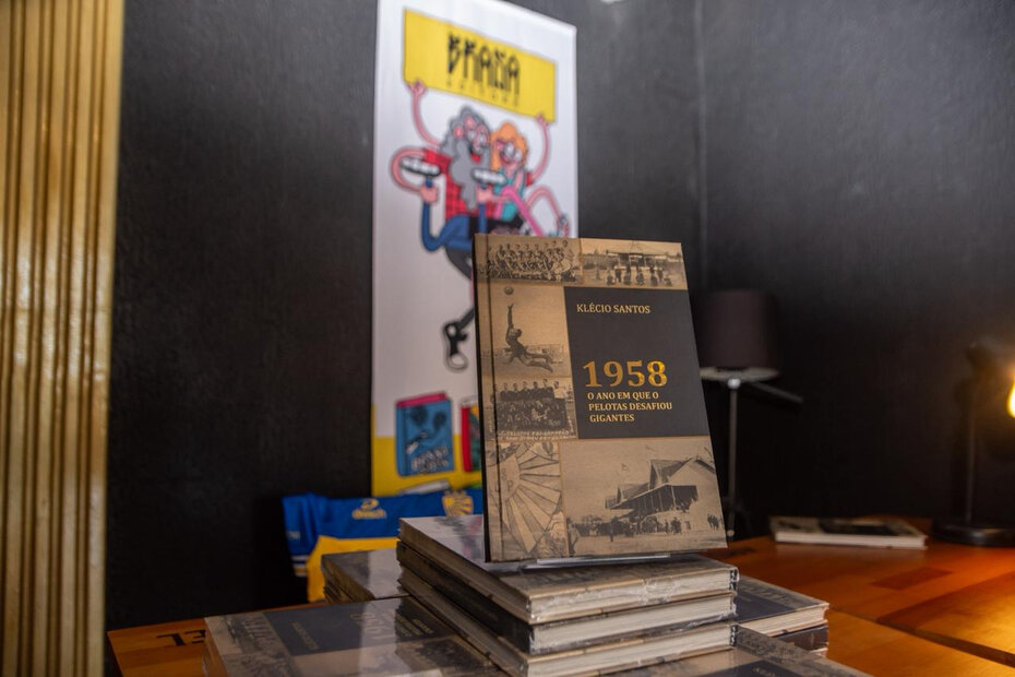 O livro narra os feitos do Esporte Clube Pelotas em 1958 (Foto: Chico Lisboa/Divulga&ccedil;&atilde;o)
