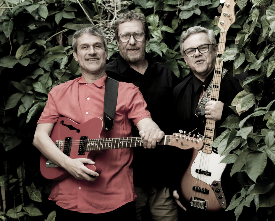 Carlo Pianta, Alexandre Birck e Frank Jorge formam a Graforr&eacute;ia Xilarm&ocirc;nica (Foto: Raul Krebs/Divulga&ccedil;&atilde;o)