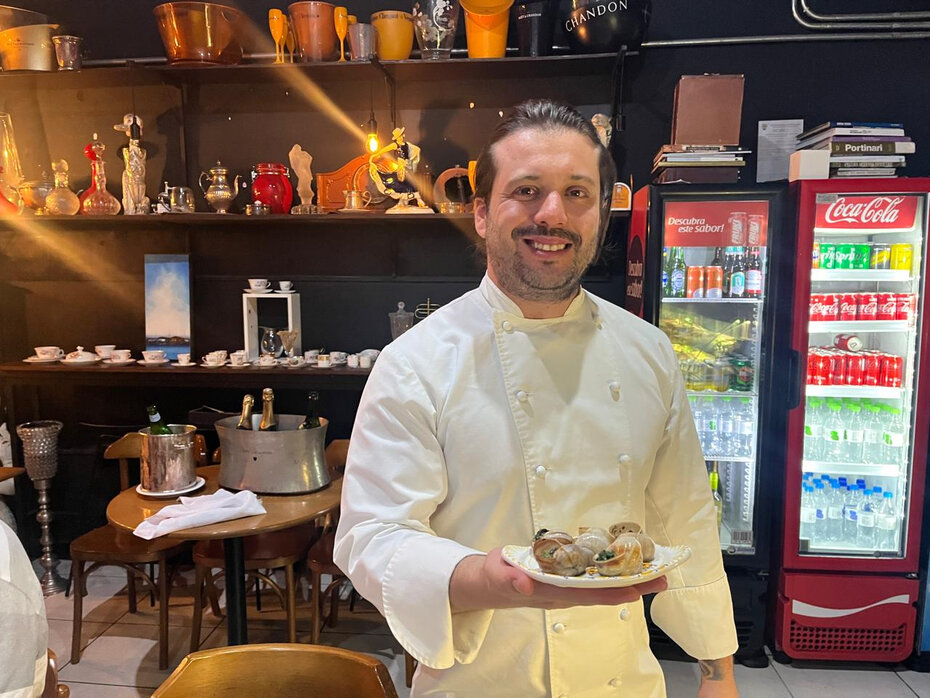 O chef Roberth Greco preparou a tradicional receita de Escargots &agrave; la Bourguignonne (Foto: Divulga&ccedil;&atilde;o)  