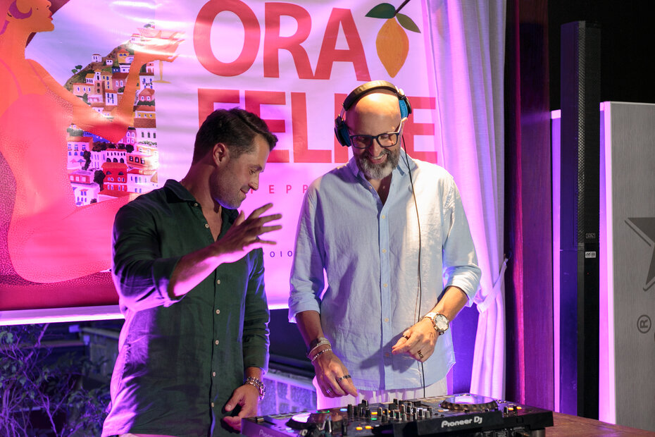 DJs Diego N&uacute;&ntilde;ez e JZK comandaram as pick-ups (Foto: Lisa Roos/Divulga&ccedil;&atilde;o)