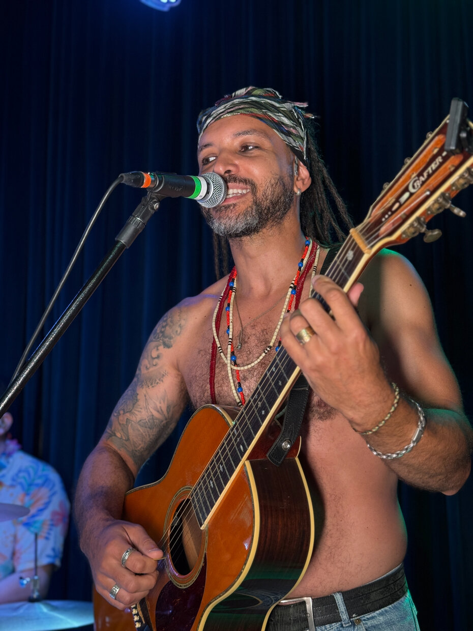 Otto Gomes e a banda Teto Solar: performance muito aplaudida (Foto: Tania Andersen/Divulgação)