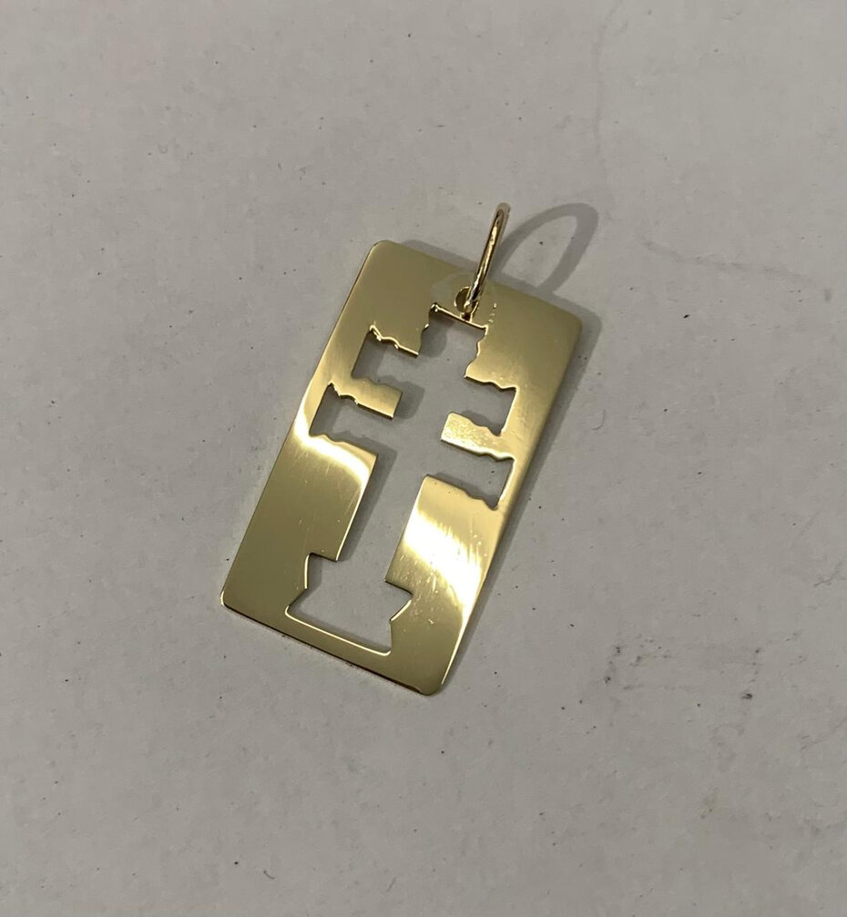 Nesta opção o joalheiro trabalhou em ouro com recorte (Foto: Divulgação)