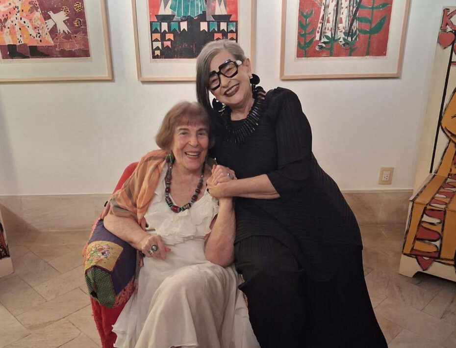 Zoravia Bettiol e Alice Urbim na abertura da exposição (Foto: Carlos Souza/Divulgação)