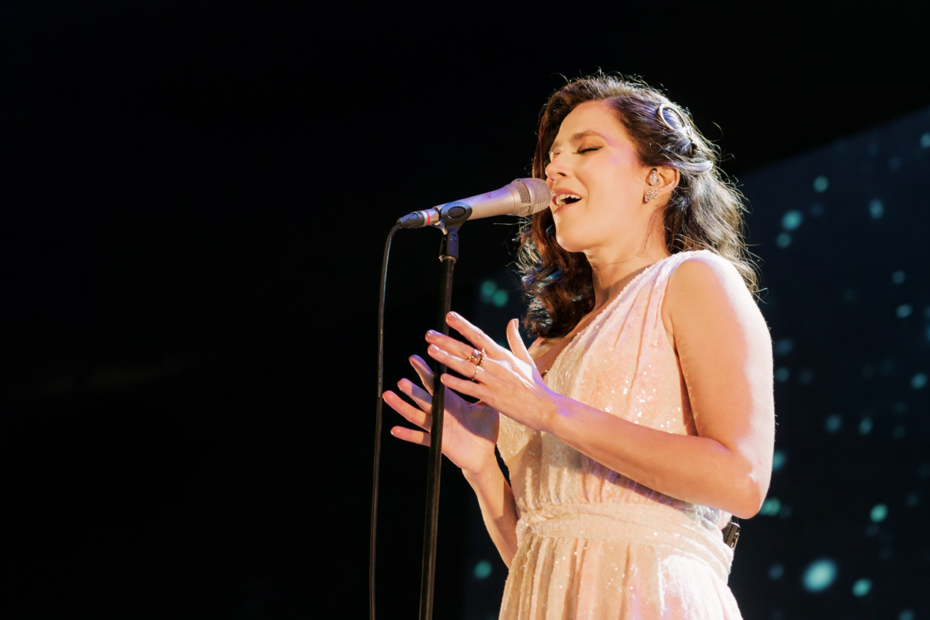 Marina de la Riva faz show no Instituto Ling (Foto: Divulgação)