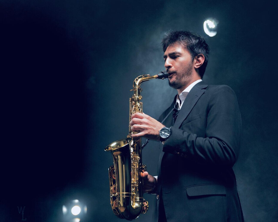 Augusto Santos explora diferentes sonoridades do instrumento em um repert&oacute;rio que percorre gera&ccedil;&otilde;es do jazz (Foto: Divulga&ccedil;&atilde;o)