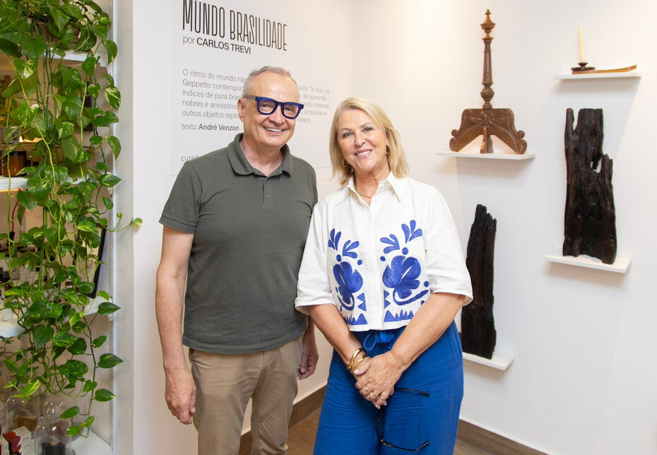 Carlos Trevi recebeu Magna Sperb na abertura da sua exposi&ccedil;&atilde;o Mundo Brasilidade (Foto: Divulga&ccedil;&atilde;o)